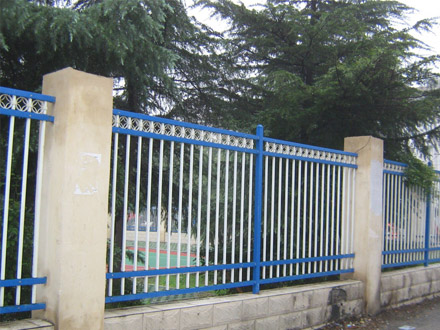 四橫杠鋅鋼護(hù)欄