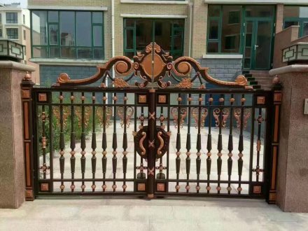 濰坊鋁藝大門環(huán)保型及美觀？