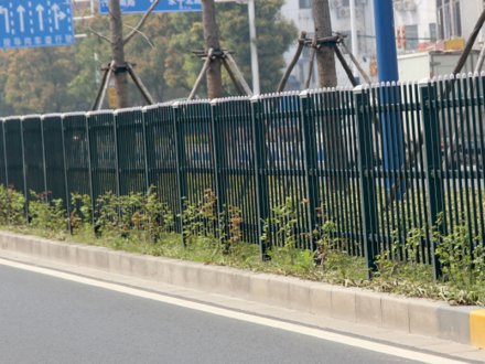 鋅鋼護(hù)欄和鐵藝護(hù)欄的區(qū)別有哪些？