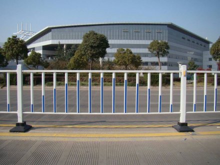 道路護欄多少錢一米？