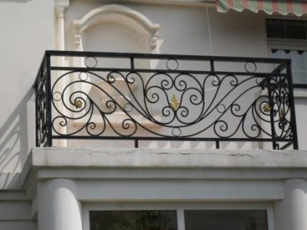 鐵藝陽臺(tái)護(hù)欄